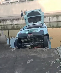 ���ﲻ��ͣ���������е糵��������ȥ�ˡ�