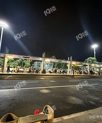 ���˸�����վ������ҹ�����ˣ��ܱʳ��ı�½½���������ˣ�