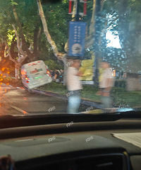 ������ˣ���ͩ��һС��ֱ��ײ�ϻ�����