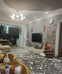 这是真的天花板塌了!这算是装修公司还是开发商的问题?