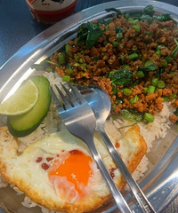 ���ˣ�һ�봩Խ̩���£��������ڵĴ��׷���