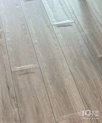 半夜家里水管爆了!现在地板成这样了,要咋整?