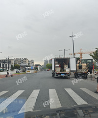 ̾Ϊ��ֹ�����£��ϰ�߷������ڷĹ�·ʮ��·����װ���ʣ���