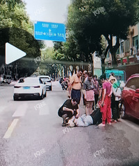 嘉兴还是好人多啊!倒地好多人帮忙