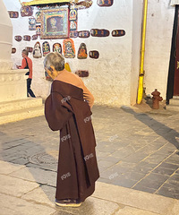 �Լ�318����������Ӫ���Ժ���ǵǹ�����Ů����