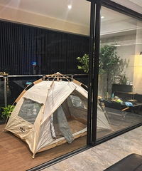 我发现我朋友真的有点子甲醛焦虑症…居然搭帐篷睡阳台...