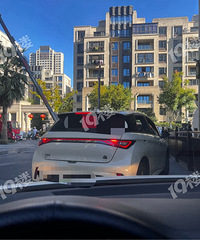 �Դ�·�м�װ�˸����� С���ſھͶ±��ˣ�