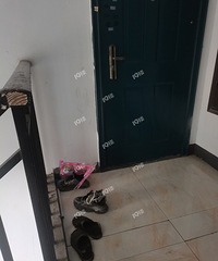 ����֧�С�С���⻧һֱ�ѳ�Ь�����������ſڣ���������ҵ��û��