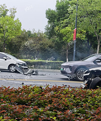 ��һ�����죡��Ϫ·���糵�������˰�����ײ��Ҳ̫���˰ɡ�