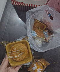 又收到自制月饼啦!手艺又进步了!