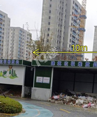 小区里建这么大的垃圾房都没问过我们!我们房价跌了咋办?