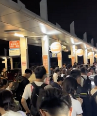 ��ҹ12��ĸ����ϣ�ȫ�������ˡ�