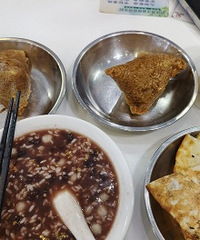 �ڼ��˷�����һ�ұ�����ˮ�̣�̫������