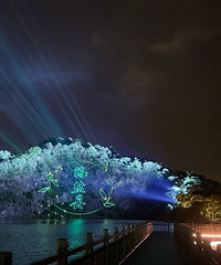 被一道光吸引来到了夜晚里的丰义!灯塔餐厅 看落日一定很美!