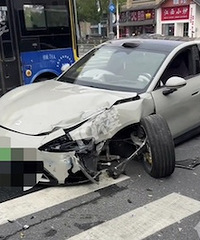 С�׺͹���ײ���ˣ���ֱ̥�Ӷ��ᡭ