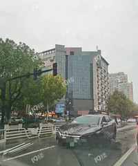 �����¹ʶ࣡�����г�ײ����������һ����Ϳ��