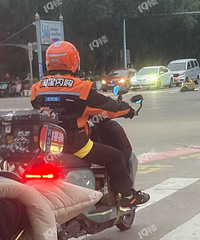 [����]�Ա�����С������·�Ҳ̫���ˣ���ֱ���ߵ������ף�