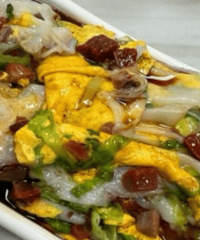 ���ˣ�żȻ�߽���һ��С�꾹Ȼ��ô�óԣ�