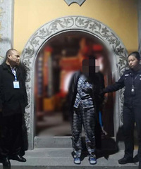 Ů���ڼ���ĳ������͵���������Ǯ��ץ��һ�鷢�ֲ�ֹһ���ˡ�