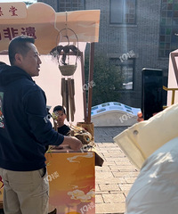 ·�����ÿ����ö���Ż������Сǿ���ߵ�Сǿ���ӳǣ���