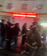 ������һ��С��̯���ˣ��������ϻ����ų�����