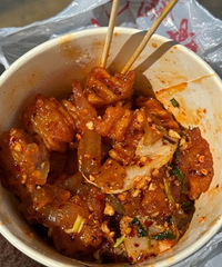 ���ˣ�����µ��յ�С̯���Ǵ�ζ˭��˭֪����