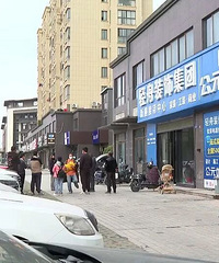 ������һ��װ�޹�˾ͣ�����漰��ʮ��ҵ�������˼�ʮ������ȫͣ��