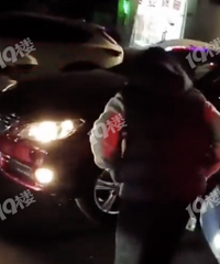 ������ҹͻ�����綯����ײ���˱�ѹ�������£�Σ��ʱ�̡�