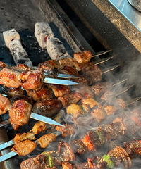 �ڼ��ˣ�������һ�ҳ����óԵ��տ������ͱ߸�ţ�ⳬ����