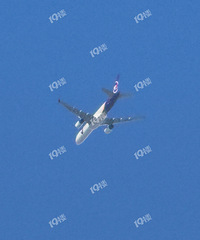 �����Ϻ�����Ա� �պ�̧ͷ�����˴�һ���