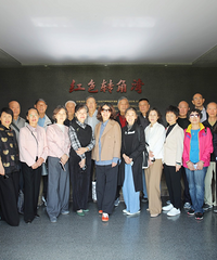 ��׷�ݺ�ɫ���䣬���п�ս�������⵳�ջ