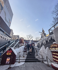 �����ʥ����Χ���㣬��������̨�����µ�ѩ�����ǳ��ʺ����մ�