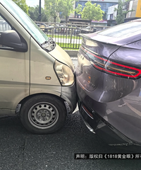 ���������������ǽ�R7 ��ײ�𿪺󾪴��ˣ��ŵ��ֹ���߽���ɷ�