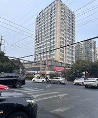 һ��ֱ�� һ����ת�� ˭������˭�ĺ�����Ƕ�ײ��