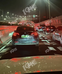 ������������߷��ϼ��˸߼ܵĶ�����ʿ����