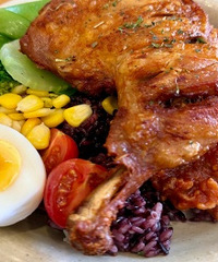 �ڼ��ˣ��ڵ���һ�Ҿ޺óԵ���ʳ������