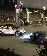 �賿4��౻һ�����쾪�ѣ������ʮ��·������ӭͷ��ײ��