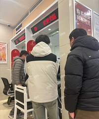 [�²�]�����ţ��ô�����һ���ż����˲�ͣ��ȡ��