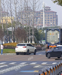 ͻ����˫Ϫ·�ϴ���С����ײ�������ƶ������졭