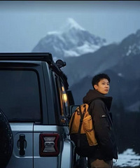 �������Ŭ��������Ů���г��з���ϲ�����Σ�