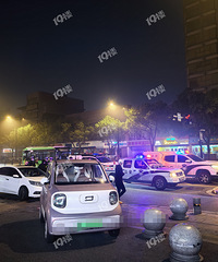 ������·������ײ����������֪���ǲ��ǵ����ٹ�·������...