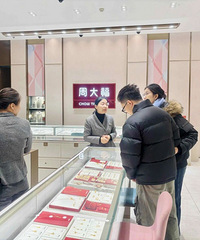 �����˽����ƴ��������������Ӯ�ң�һ���ǻƽ��鱦����һ���ǡ�