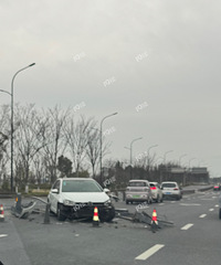 ����ô���ģ���ײ�����򳵵����ˣ���ͷ��ײ���� �ֳ�������Ƭ��