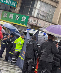 ����ͻ����ˮ���г��ſڣ�������¹ʡ�