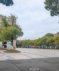 ��ѧ����Ѷ��ٺ��ʣ�ȥ���Ǵ�ѧ�Թ����� һ���з�ʮ����ʮ��Ǯ