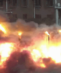 ����һ��ͷ����ȼ�ճɹǼܣ����Ͻγ��޹������ᡱ��