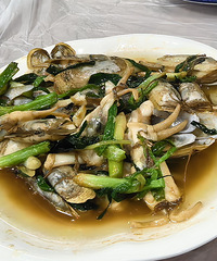 �ں��η���һ�����óԵı���С�˹ݣ�ȫ���ֳ� ����ʮ��