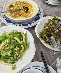 �ں��η���һ�����óԵı���С�˹ݣ�ȫ���ֳ� ����ʮ��