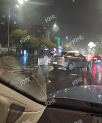 ͻ�������Ƶ糵���쳵�����м����˱�ײ�á�