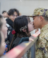 ����һ��һ�ȵĸ�����վ���±������ͣ����ж��ǣ�